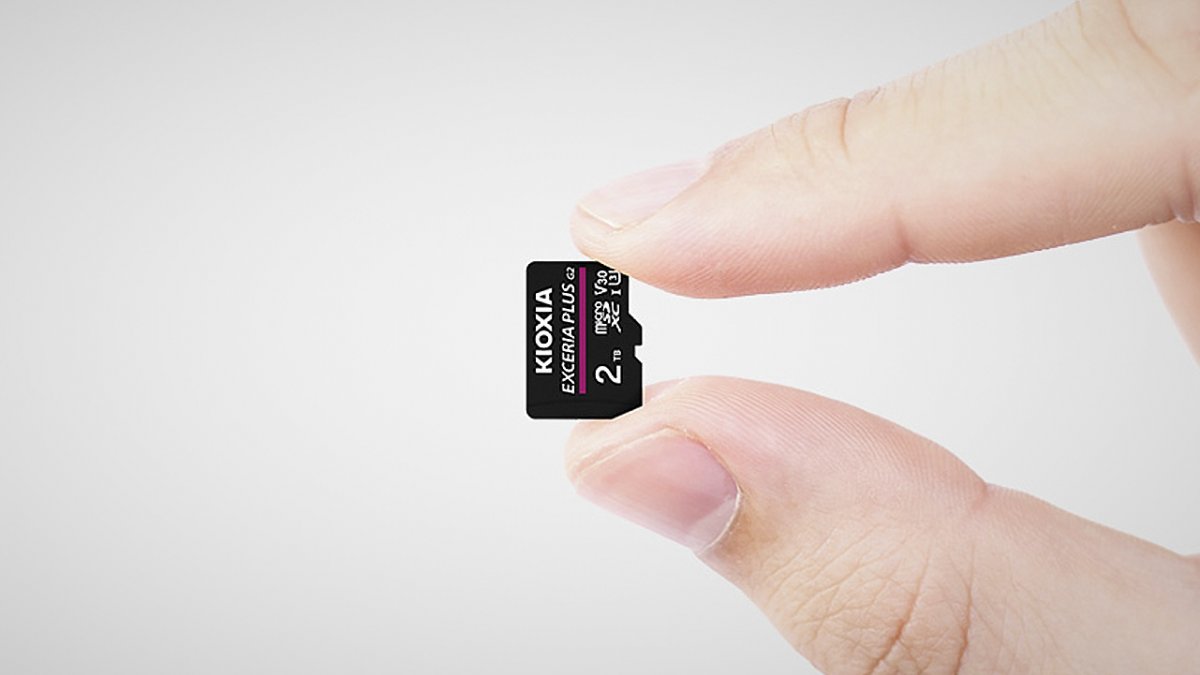 callebtc's tweet image. Verifying the Bitcoin blockchain with 16 years of transactions takes 4.5 hours on a MacBook.

The entire blockchain fits on an SD card and there&apos;ll still be enough space left to fit in the next 16 years.

Enough of the FUD already. Bitcoin is doing great.