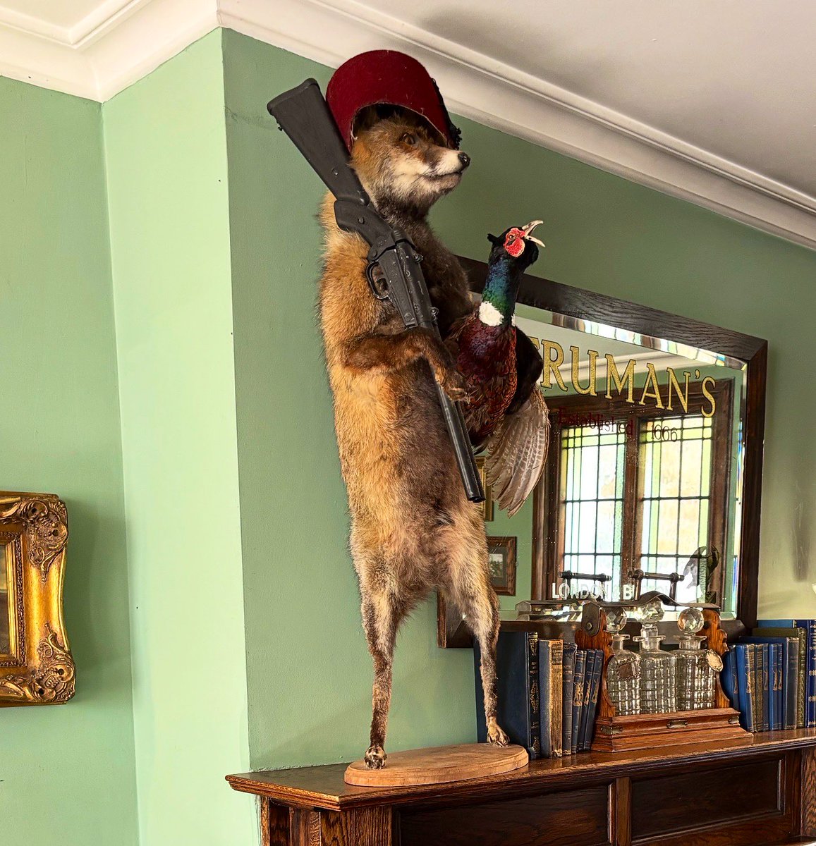 LondonPubMap's tweet image. The Fox and Pheasant
📍1 Billing Rd, London SW10 9UJ

This pub is just a stone’s throw away from Stamford Bridge and was built in 1846. Originally called The Bedford Arms, it was renamed The Fox &amp;amp; Pheasant in 1965. In 2017, singer-songwriter James Blunt bought the pub. #sw10