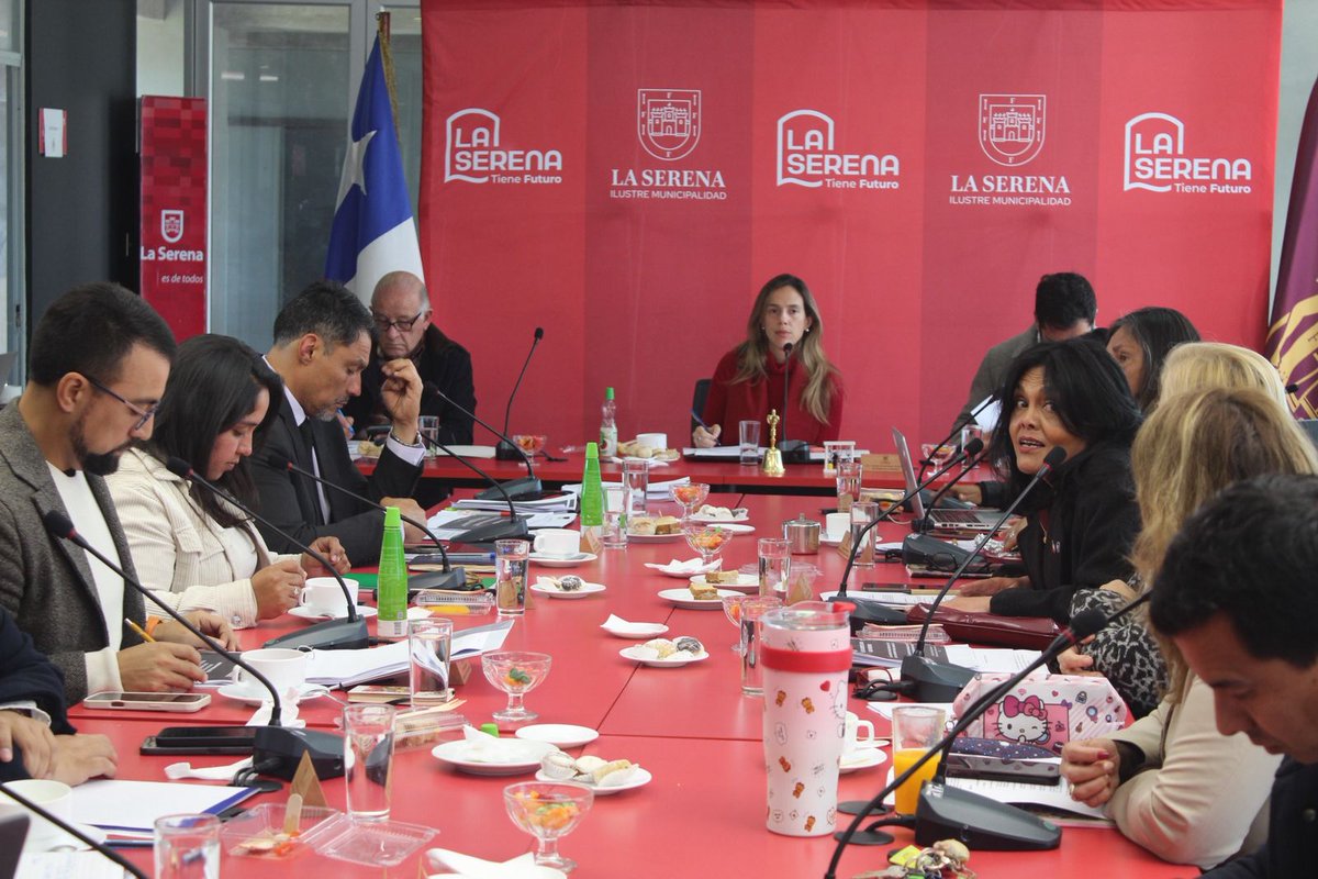 🚒👏 El Concejo Comunal de #LaSerena aprobó más de $100 millones en subvención para Bomberos de La Serena.
🛡️ Por primera vez, se incluye un seguro por muerte accidental dentro de estos recursos.
#LaSerena #Bomberos
🧵
