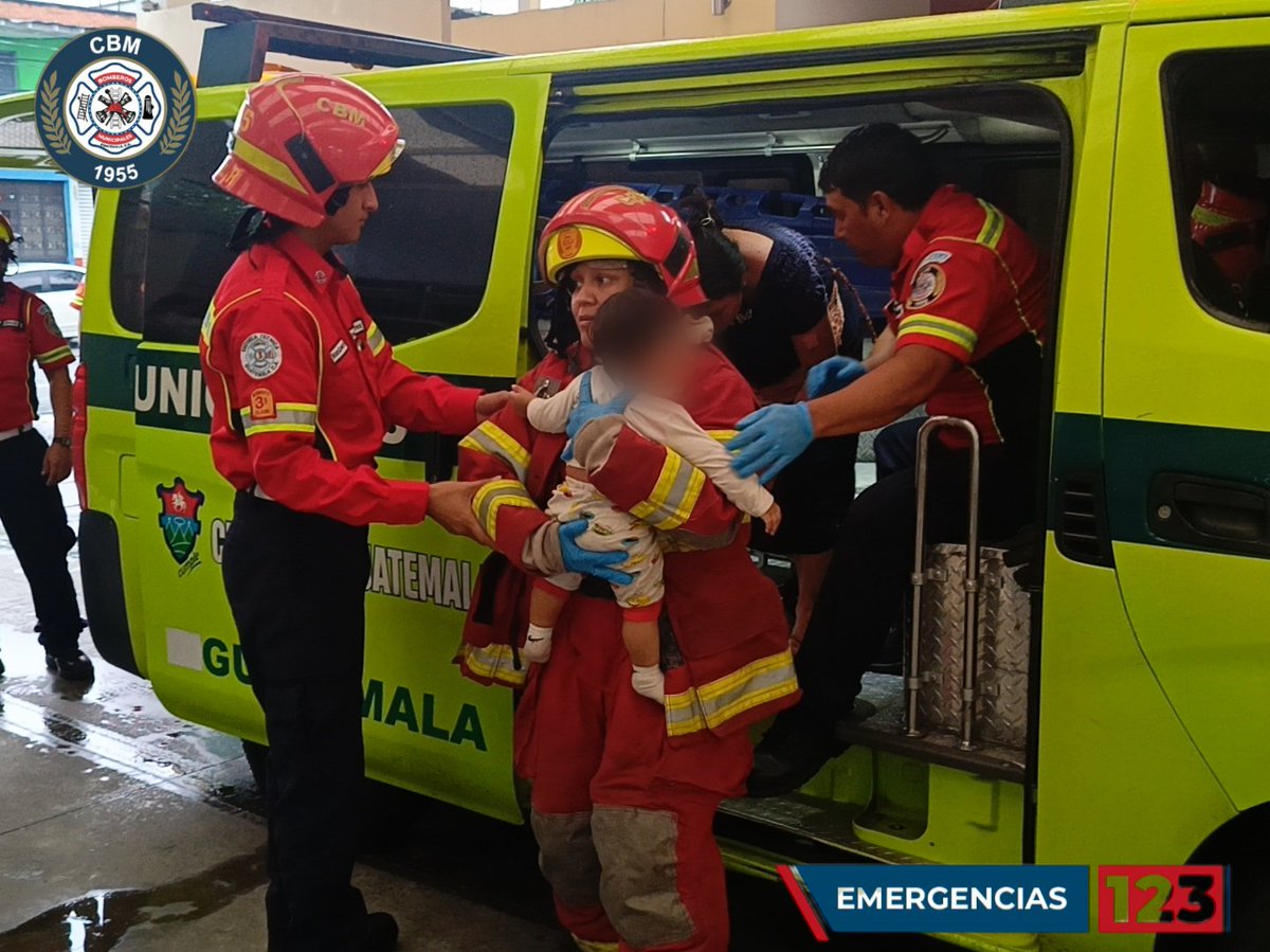 #Incendio | Una fuga de gas provocó un incendio en una tortillería de la 10 av 7-34 zona 1 capitalina.
Un niño que se encontraba en el interior resultó con quemaduras de 1° y 2° grado, fue rescatado y trasladado al Hospital General San Juan de Dios para su atención médica.
