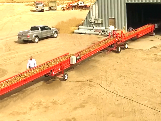 MAYOMFG's tweet photo. Potato harvest puts Mayo equipment hard at work. Optical Sorters, Telescoping and Portable Conveyor Lines, Pilers and Tare Elevating. Call for remaining inventory and see our website at https://t.co/n2X0PE9Poj and our videos on YouTube. https://t.co/y8hHN1eH9k