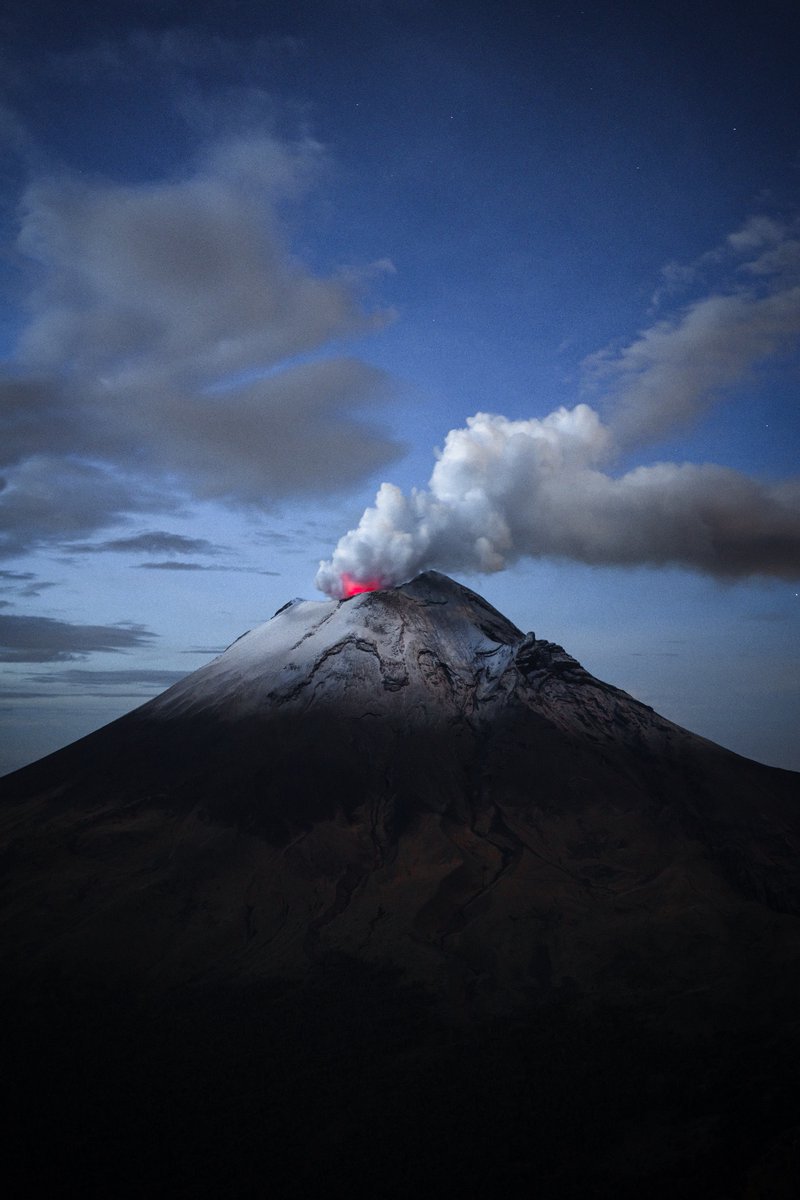 El amanecer de hoy  en el Volcán Popocatépetl.