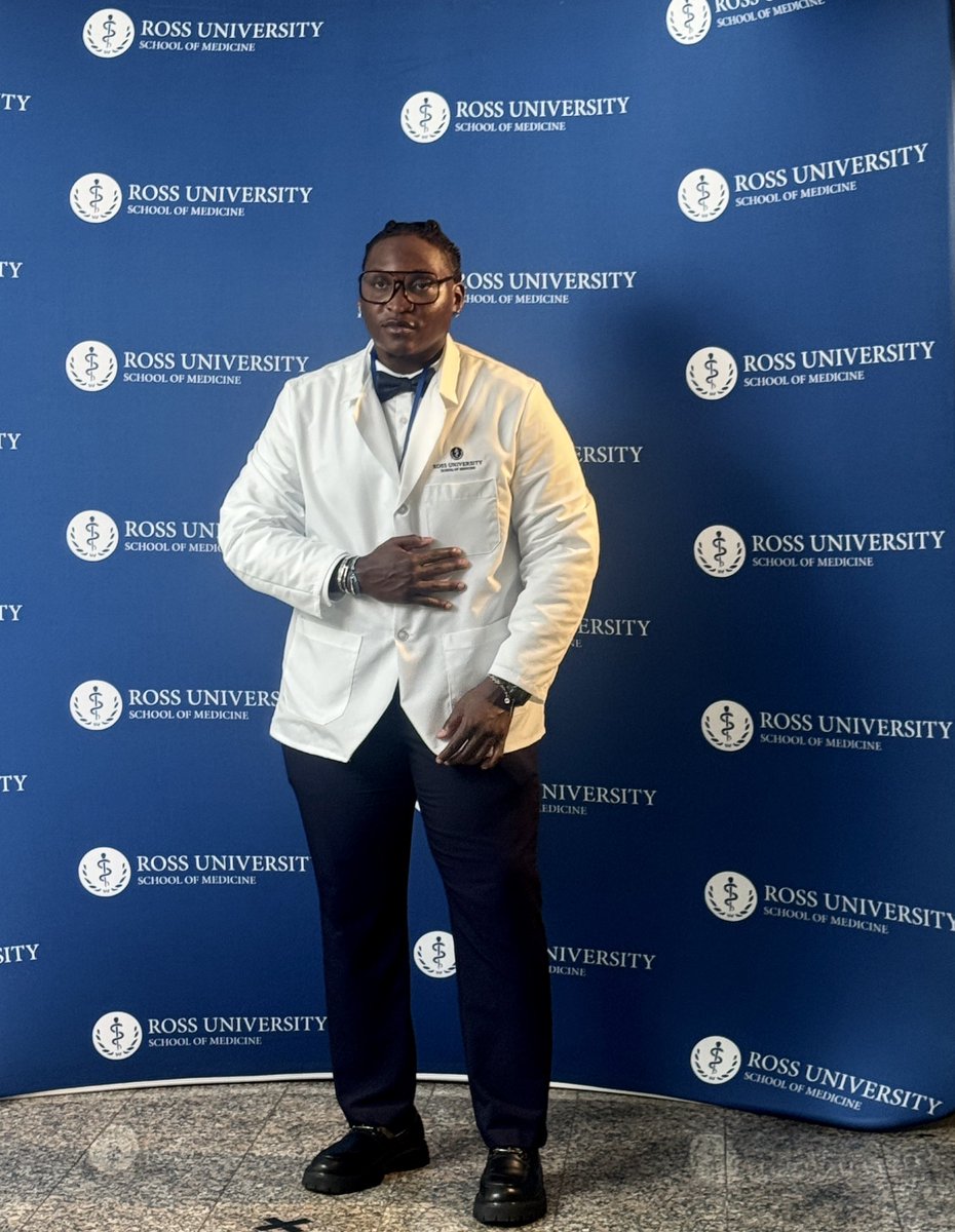 _HighlyRanked_'s tweet photo. Thought I'd stop by and update the TL since I've been in hiding for a while. Ya Boy finally got his #WhiteCoat 🩺💙
Coming to an OR near you SOON! 

#medstudent #rusm #blackmanwhitecoat #studentdoctor #barbados https://t.co/ooFsXDTKAb