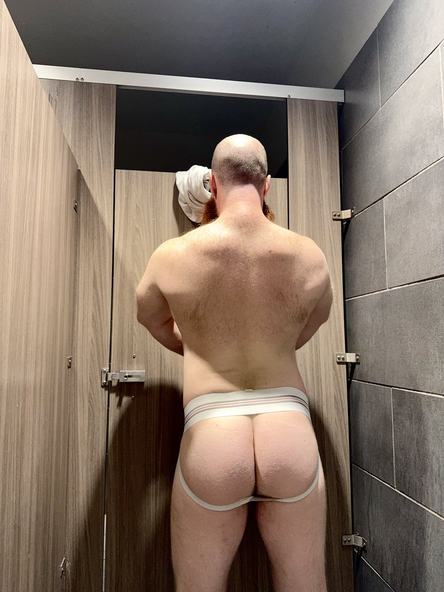tophglee's tweet photo. It’s been a wonderful day so far hehe so for an extra treat here’s 4 #humpday pics. First of each pose is pre workout pump and the second is post pump! Retweet if you can see the difference https://t.co/fzg1EMCtHc