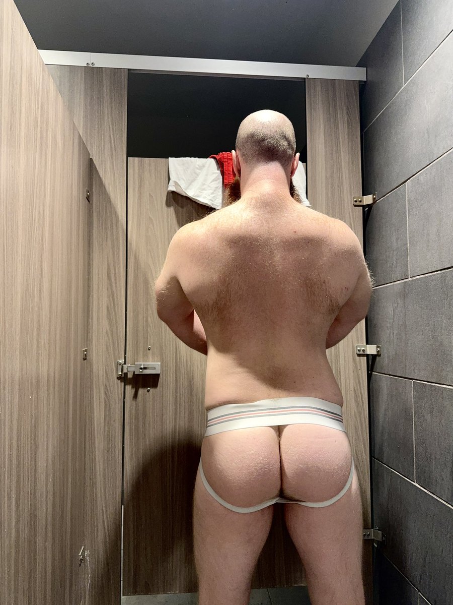 tophglee's tweet photo. It’s been a wonderful day so far hehe so for an extra treat here’s 4 #humpday pics. First of each pose is pre workout pump and the second is post pump! Retweet if you can see the difference https://t.co/fzg1EMCtHc