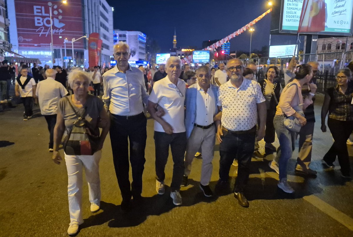 #Kadıköy

Halkımızın gür ve kararlı sesi Kadıköy'de yankılandı.