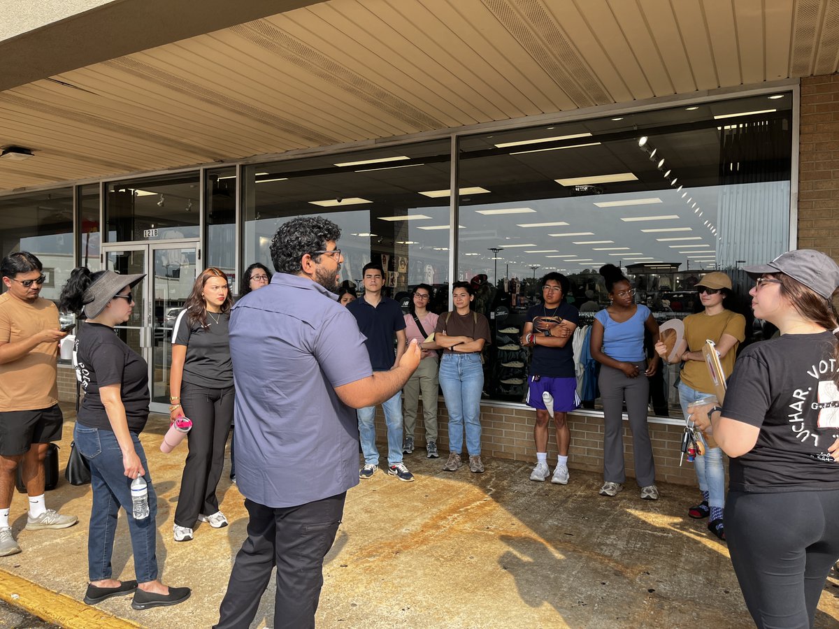 GALEOorg's tweet photo. This Saturday, the 2025 GIL cohort joined the GALEO team in Gainesville to help residents register to vote and distribute Know Your Rights cards. Big thanks to Marifer, Ana, and Elisa Covarrubias! #GALEO #iamGALEO #GIL #GLC #GeorgiaElections #GeorgiaCanvassing #Gainesville https://t.co/sc15308JaF