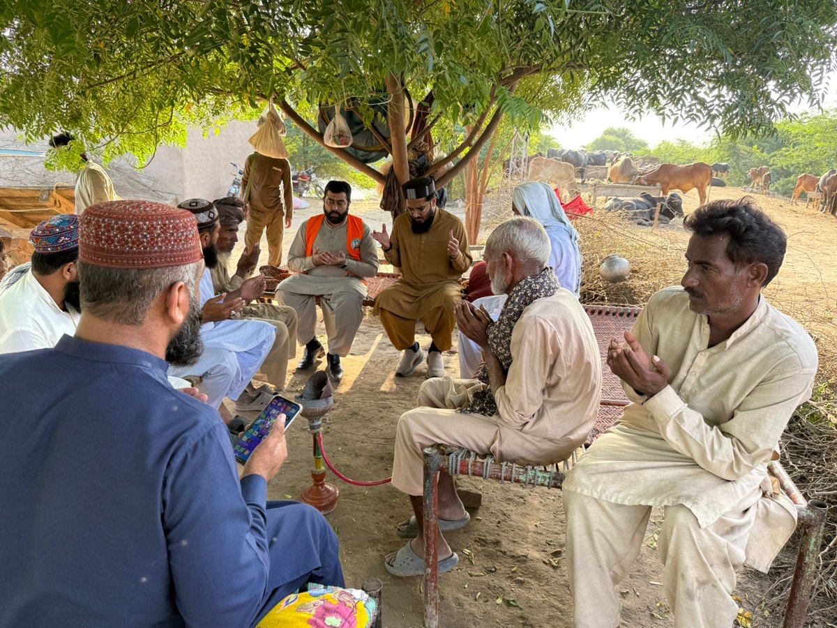 moavia_official's tweet photo. جھنگ، ریسکیو اینڈ فلڈ ریلیف آپریشن کے تحت سیلاب زدہ علاقوں کا دورہ، پانی کم ہونے کے بعد پہلے مرحلے میں خشک راشن ( ڈور اسٹپ پر) اور جانوروں کے لئے ونڈا سائلج ( مقامی ذمہ داران کی مرتب کی گئی لسٹوں کے مطابق) کی تقسیم جاری ہے۔
#Jhang #Flood2025 #Floodrelif #RescueOperation https://t.co/huzhlwt2H7