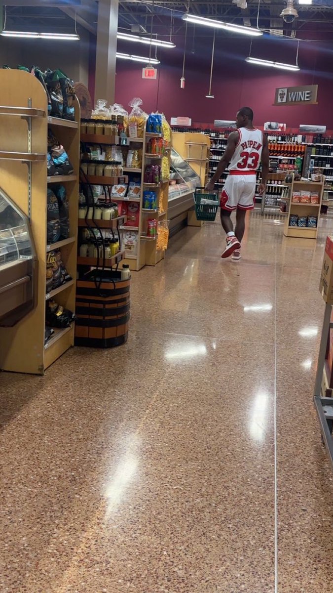 Away game at Publix. Expand the shit out of this. #BigPippen
