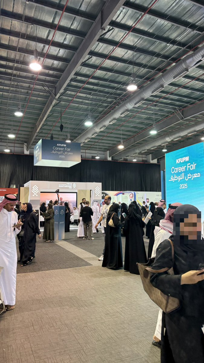 كخريجة محاسبة وماجستير إدارة مشاريع، حضرت اليوم معرض التوظيف بجامعة البترول. لاحظت توجه كبير للشركات نحو التخصصات التقنية وإدارة المشاريع، وهذا يعطينا مؤشر واضح عن توجه السوق 💡

#وظائف #معرض_التوظيف #KFUPM #الشرقية