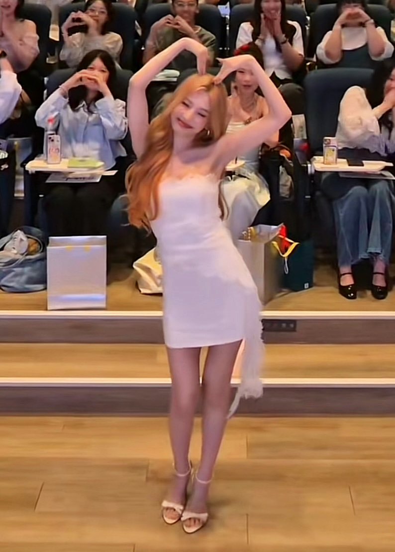 idk why nobody’s talking about how much smaller she is now