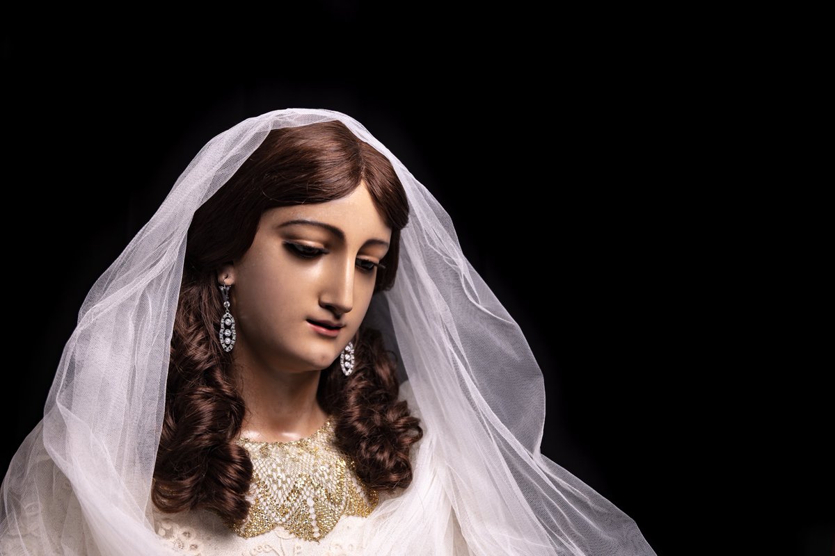 En Málaga Tú eres Novia y
Rocío es tu nombre y
¡lo que Málaga y Dios ha unido,
que no lo separe el hombre!

#Rocío #CofradíasMLG