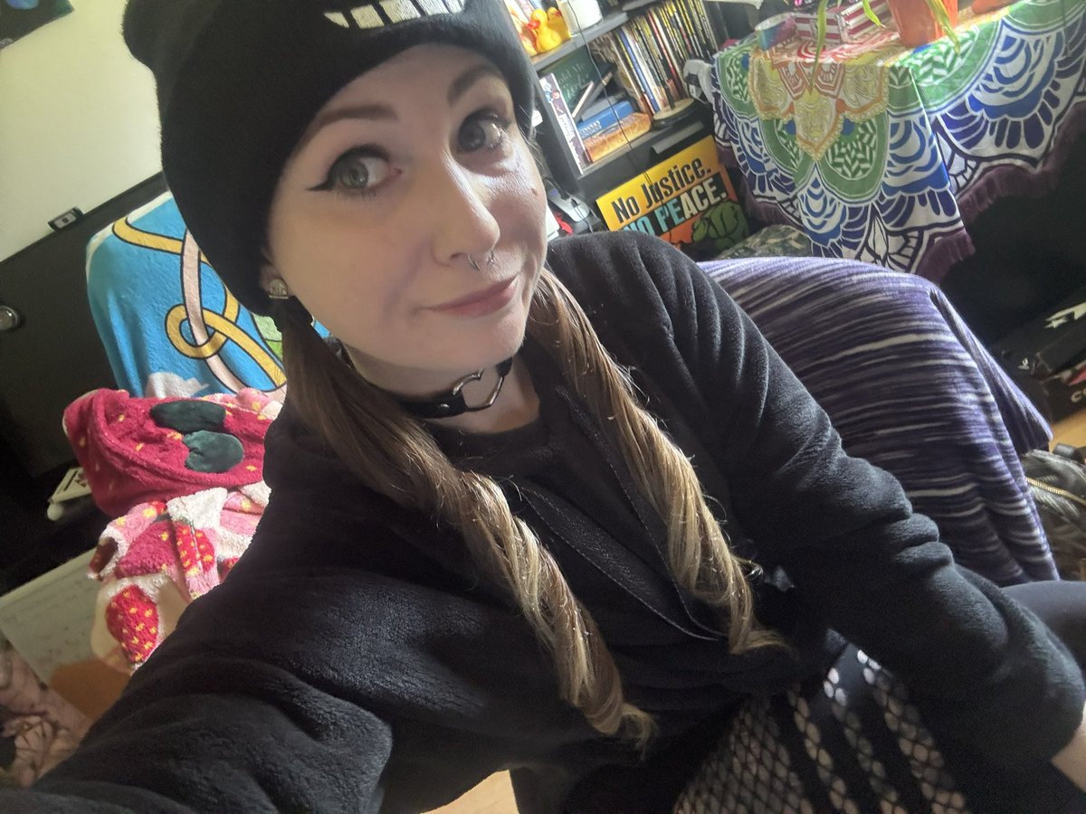 Streaming tonight on Twitch 7pm - 11pm. The Witcher 3: Wild Hunt - Death March - No Quen Sign - Shirtless Geralt ☠️🎮🖤 

twitch.tv/djboocifer

#cultofboo #gamergirl #streamer #djboocifer #twitchstreamer #thewitcher3 #ChallengeRun