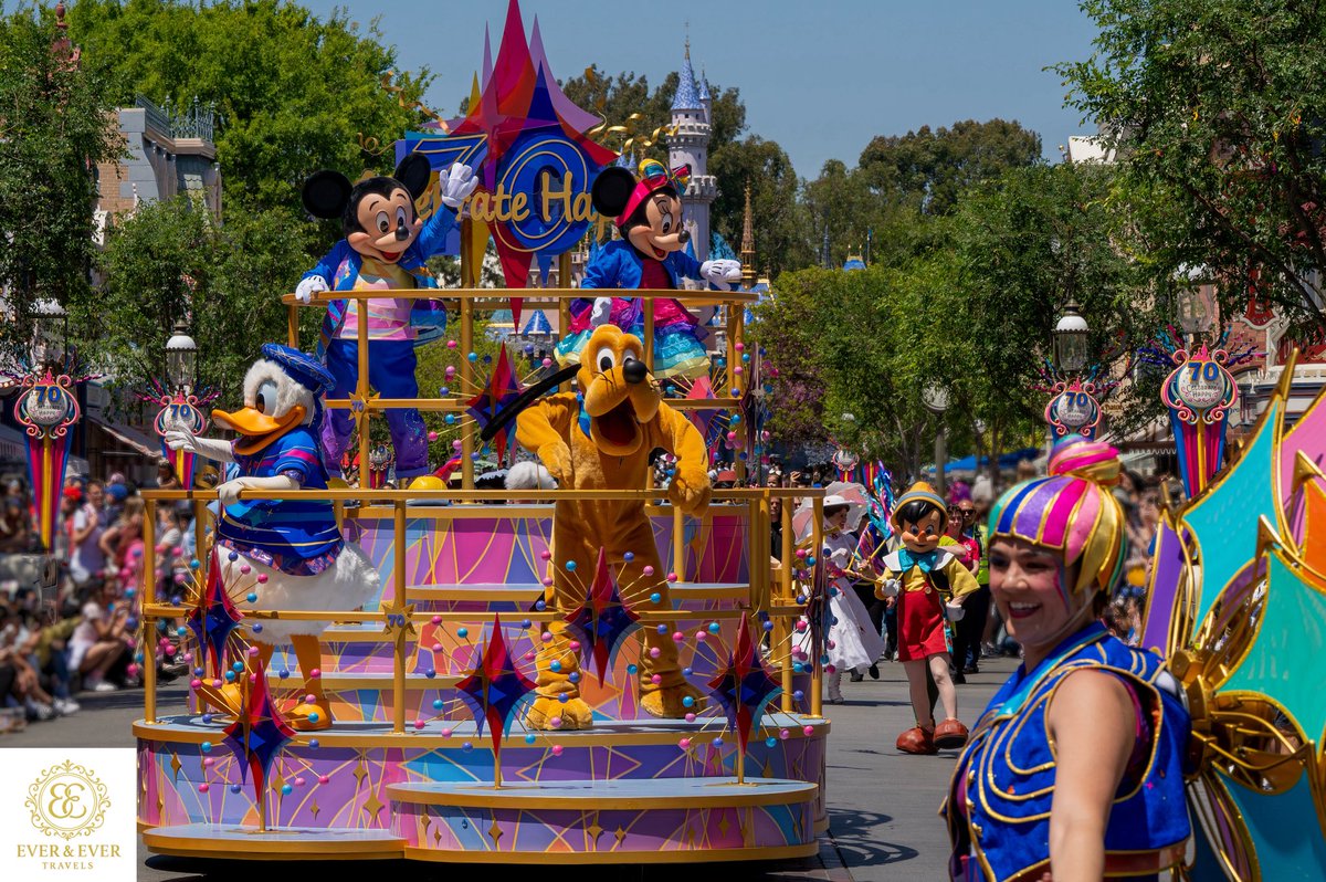 EaETravels's tweet image. Ready for a day filled with magical parades, thrilling rides, and treats that will make your taste buds dance?✨🎢🍦 #DisneyMagic #FamilyVacation #ParadeFun #ThemeParkEats #UnforgettableMoments #EverAndEverTravels