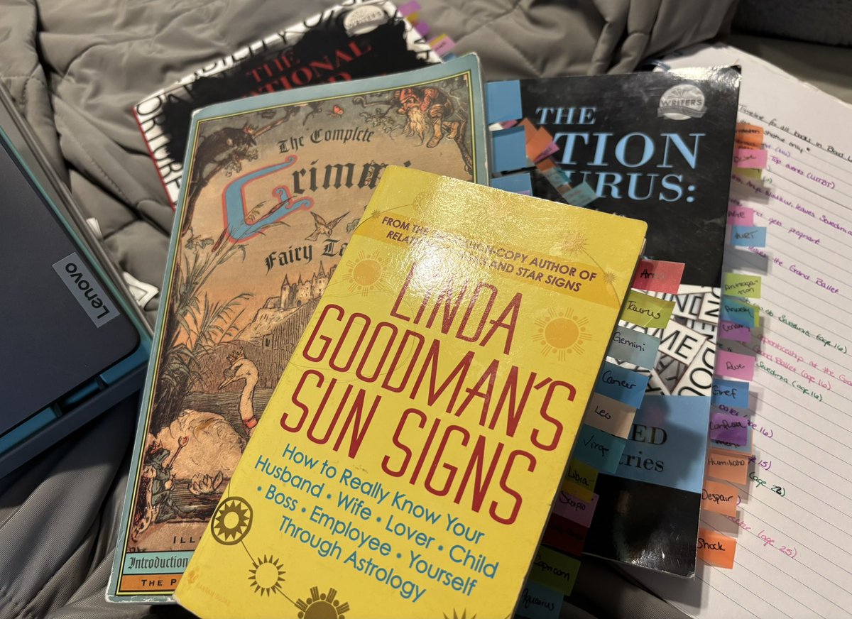 writingwaimee's tweet image. What starting a new book looks like for me.