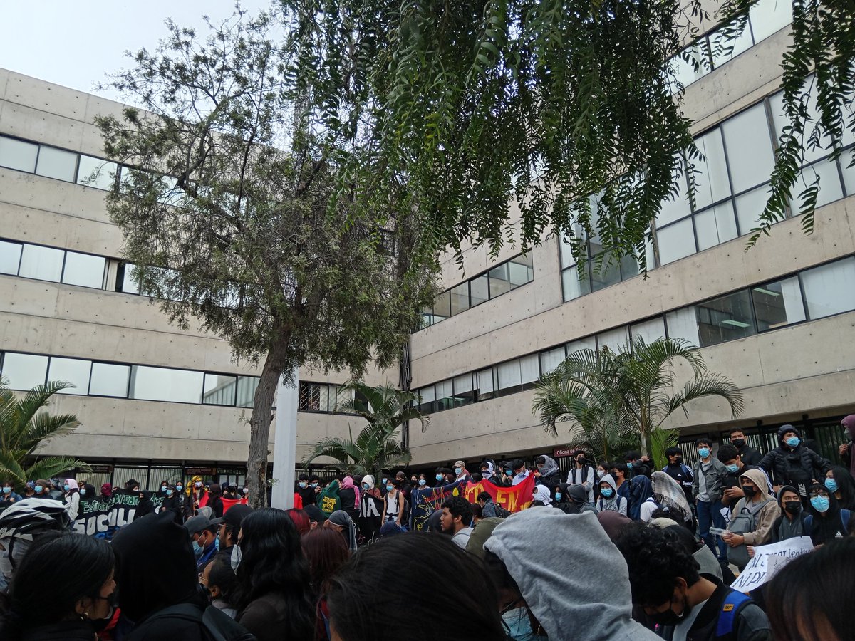 thegroupiewho's tweet image. San Marcos en contra de la privatización de la universidad!!! #UNMSM