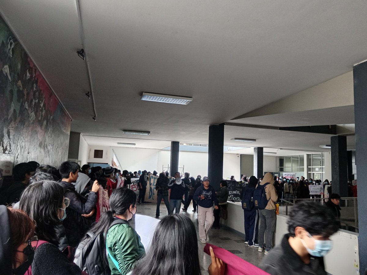 thegroupiewho's tweet image. San Marcos en contra de la privatización de la universidad!!! #UNMSM