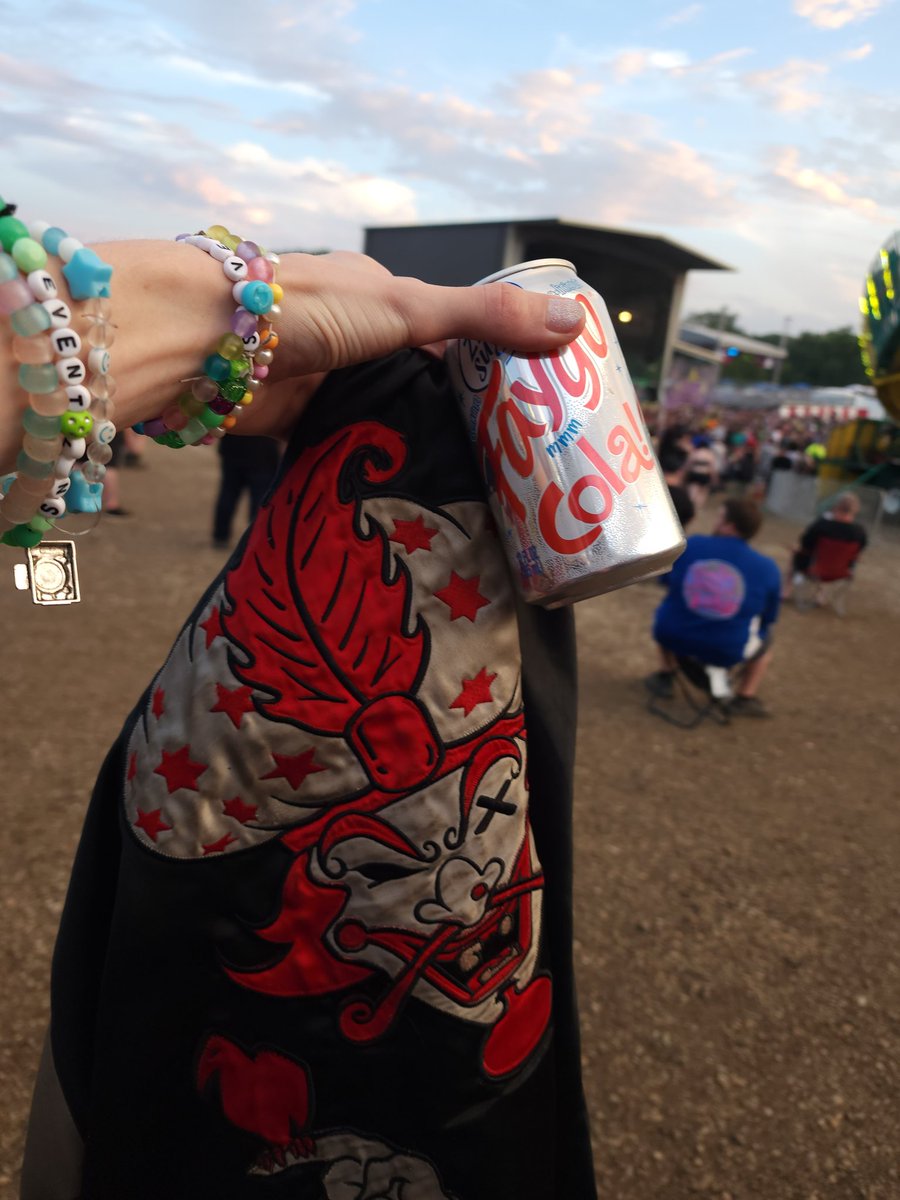 fullbloomdotfun's tweet image. muchhhhh clown love 2 Batman!! @localclowncrew 🙏💖🤡🎡