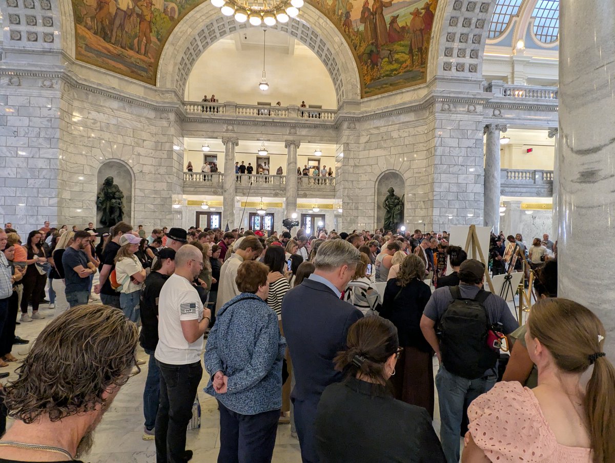 #HappeningNow vigil at Utah State Capitol to honor Charlie Kirk. Watch it streaming live on <a href="/KSL5TV/">KSL 5 TV</a> #CharlieKirk #utah #breaking #BreakingNews