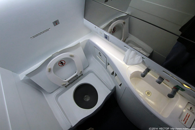 maxhocom's tweet image. Там вся конфигурация была "эконом-плюс" с бабским клозетом в хвосте, и мужским впереди.
#Interjet #Superjet #SSJ100