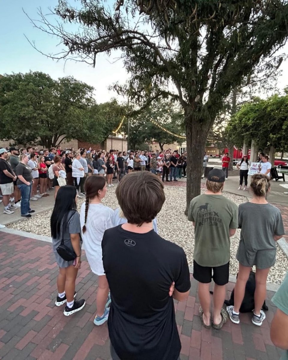 Students at Texas Tech hold a vigil for Charlie Kirk 🇺🇸