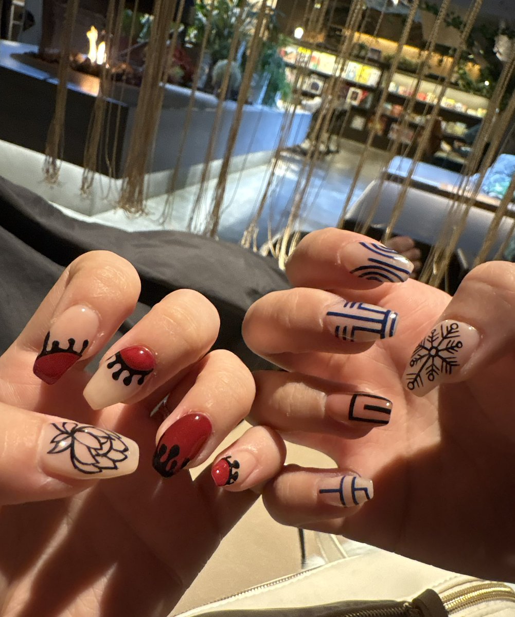 わかる人にはわかる爪💅

これのおかげでキーボード打ちにくくなった、自分で勝手にハンデ作ってしもた🤪

可愛いから良し！！！