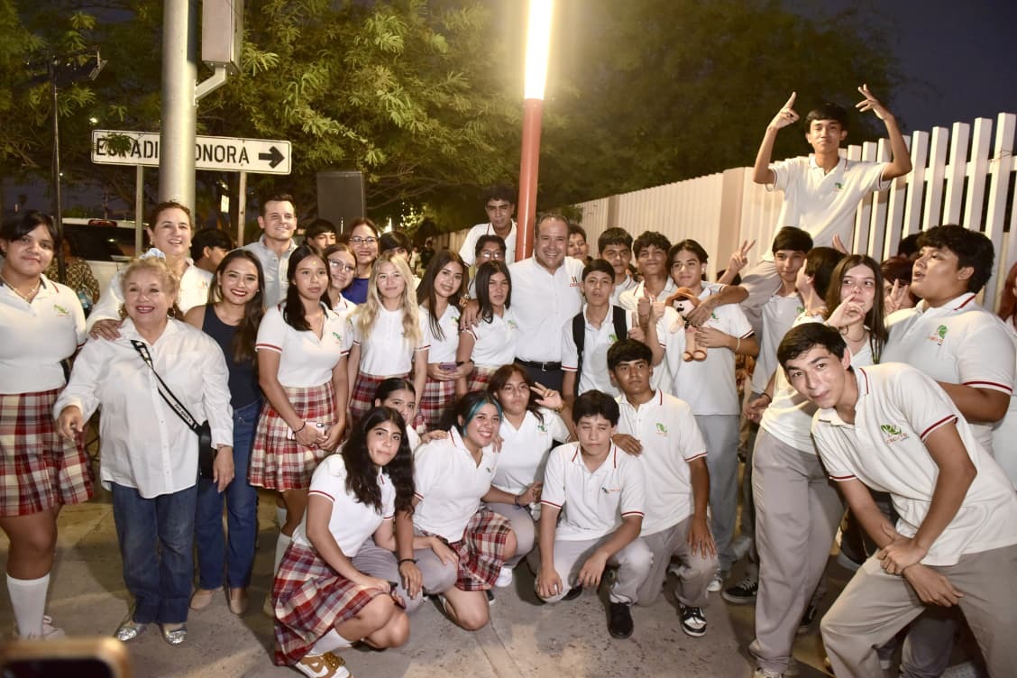 Inaugura <a href="/tonoastiazaran/">Antonio Astiazarán</a>  el trayecto Camina Segura 91 en beneficio de estudiantes del Cecytes La Manga;  *Junto con alumnas, alumnos y personal docente encendió las 33 luminarias tipo bolardo que forman parte de un proyecto ganador del Presupuesto CRECES//