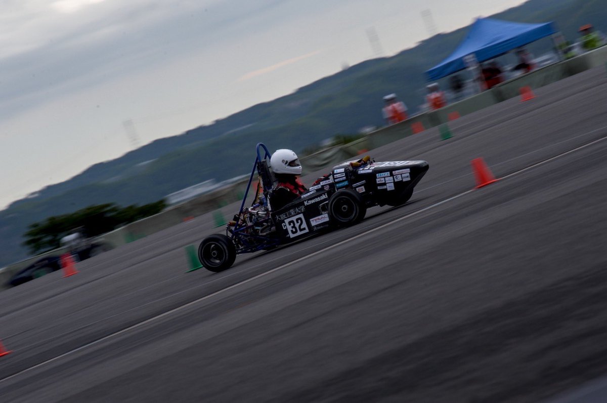 オートクロス完走でエンデュランス出走権獲得しました！
この後はスキットパッドとアクセラレーションです。

動的審査の様子はYouTubeでライブ配信されてます。
（youtube.com/live/6ipviFe6J…）

#学生フォーミュラ
#FSAE
#RegaliaFormula
#大阪工業大学