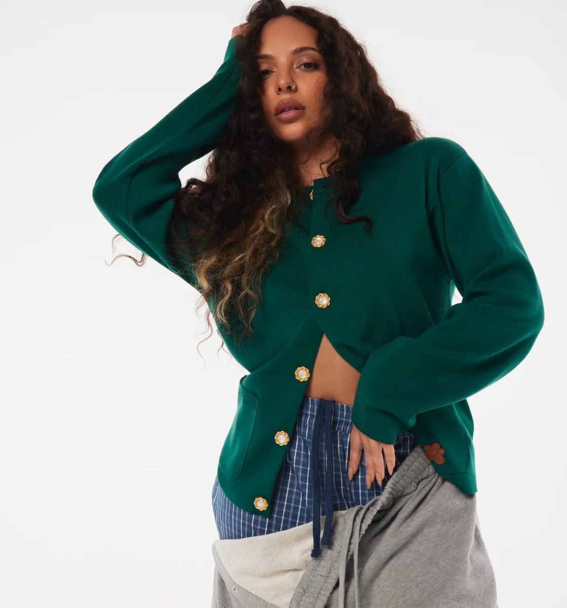 .@JadeThirlwall’s fastest songs to reach #1 on iTunes UK:

#1. “Angel Of My Dreams” — 53mins
#2. “Unconditional” — 7hrs (NEW)
#3. “FUFN” — 8hrs, 29mins
#4. “Frozen” — 12hrs, 48mins
#5. “Plastic Box” — 14hrs, 29mins