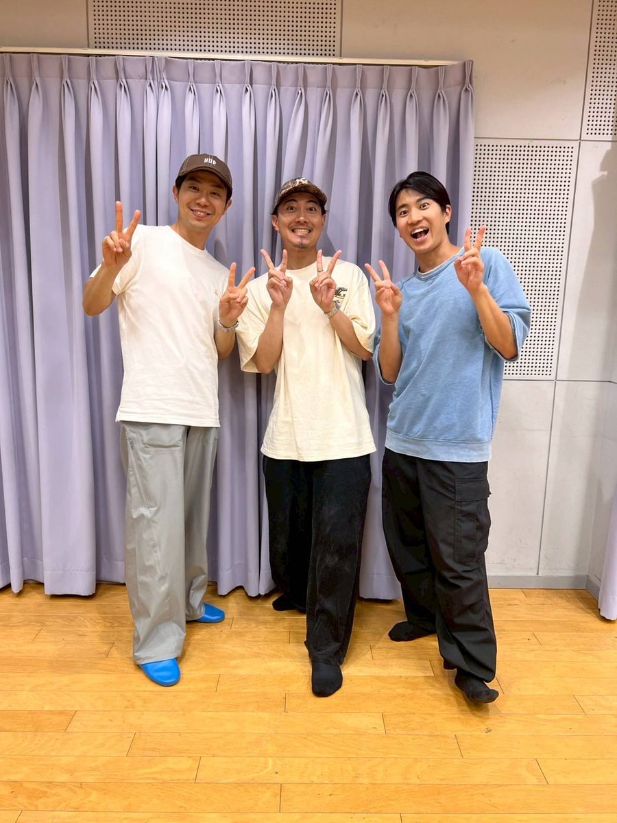 『本気のクラシカル★ステージ』♪
今日のお稽古から千尋先生の振付レッスン開始💃
本気で歌うことは難しい、けれど少しずつモノにしています。そして歌うことがいっそう楽しくなります！！
9月27日（土）、HITOMIホールに観に来てください💓
↓↓↓
x.gd/cKJZb