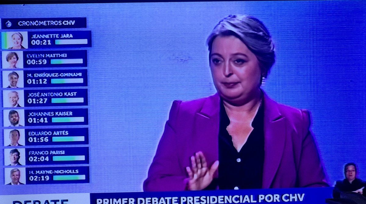 A la candidata <a href="/jeannette_jara/">Jeannette Jara Román</a> hasta el #profeartes y #meo se la estan paseando o también son #Bots #DebateChv