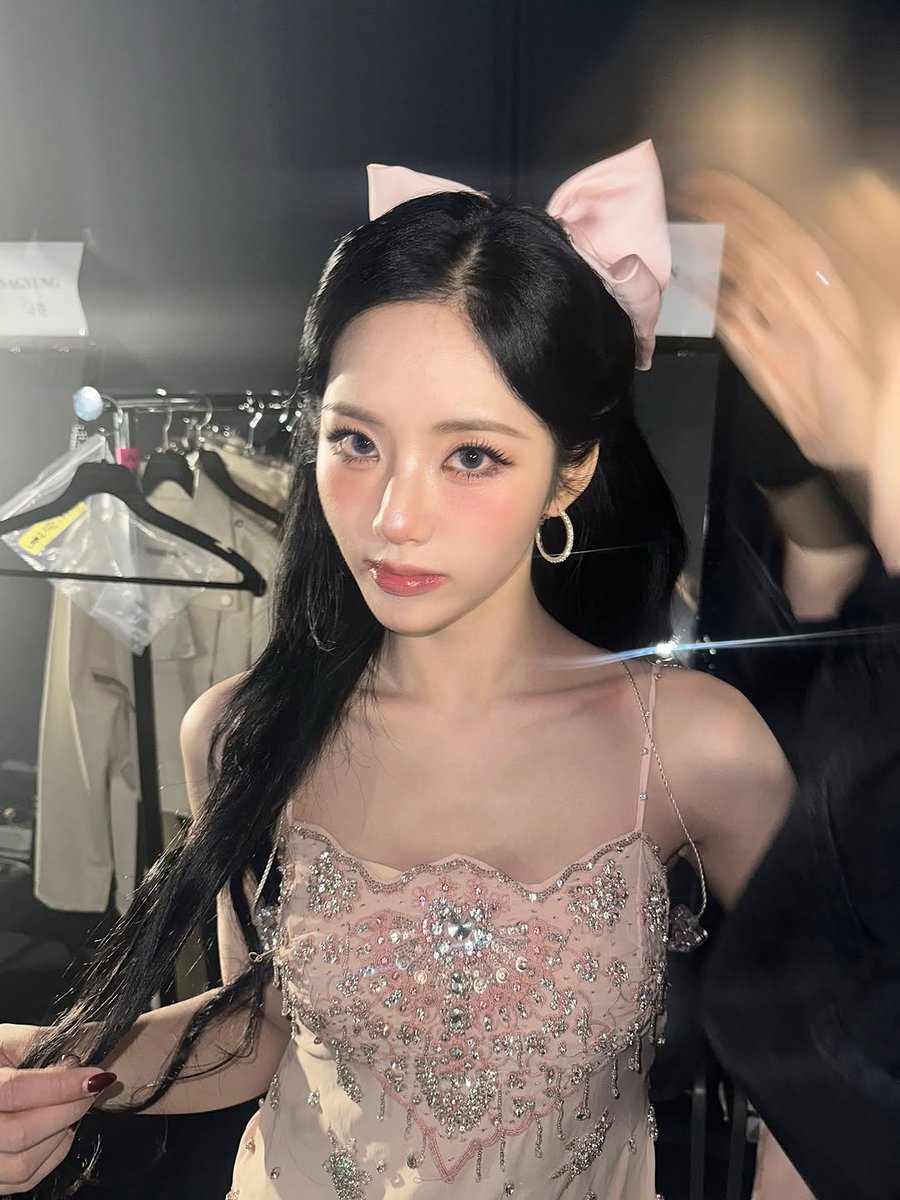 xjiwonn's tweet photo. She shines quietly, yet endlessly 🌙 https://t.co/FFSiitYgUz