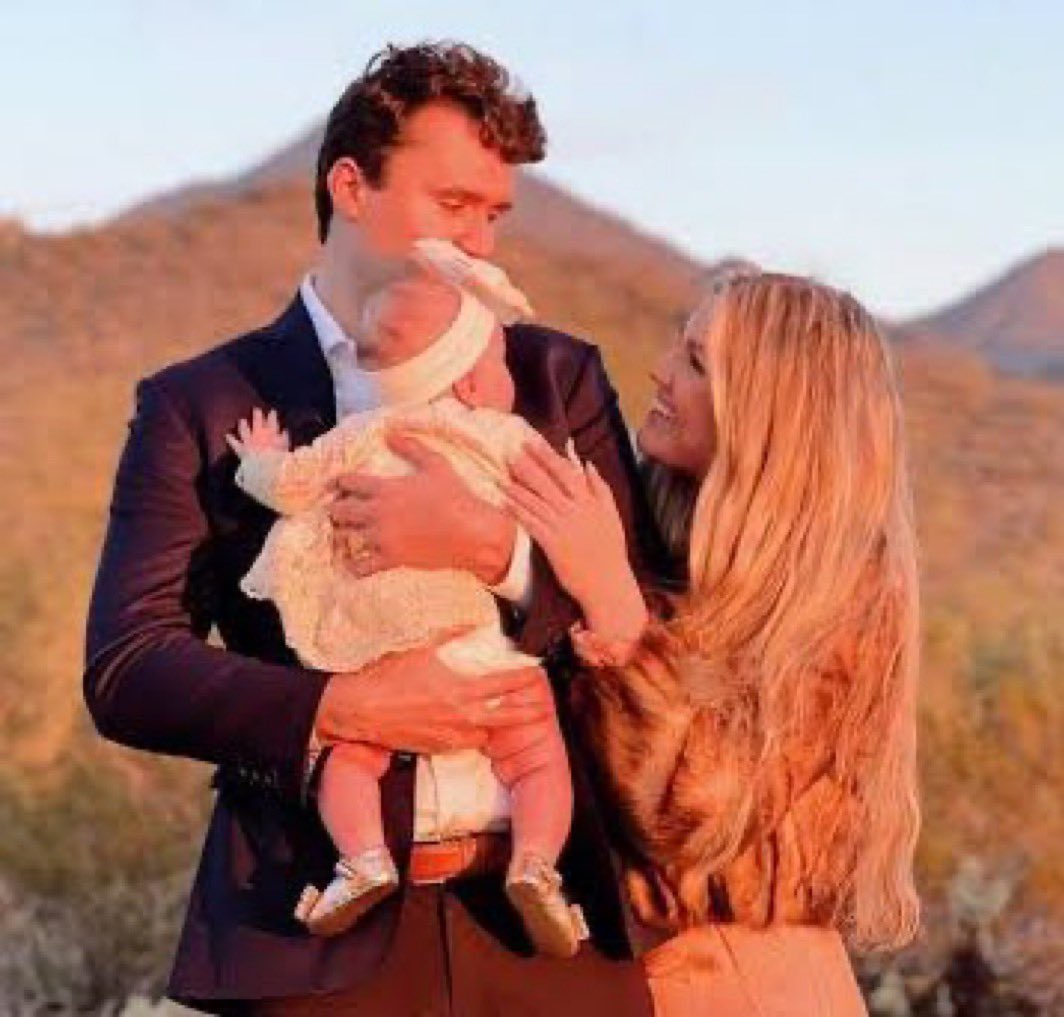 Enn annar svartur dagur fyrir málfrelsi á Vesturlöndum. Drottinn varðveiti Charlie Kirk og fjölskyldu hans um ókomna tíð. Gleymum því ekki að þetta ólýsanlega voðaverk felur í sér árás gegn frelsi okkar allra. Nú er að verjast.