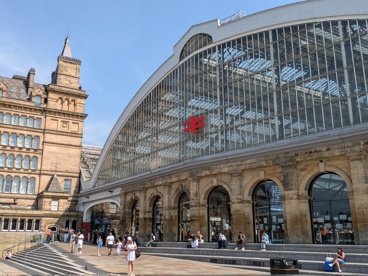 AsiantravelJ's tweet photo. 昼過ぎにリバプールのライムストリート駅に着きました! もうなんか嬉しすぎました!! 🤩
#limestreet
#Liverpool https://t.co/HswH8u9nfZ