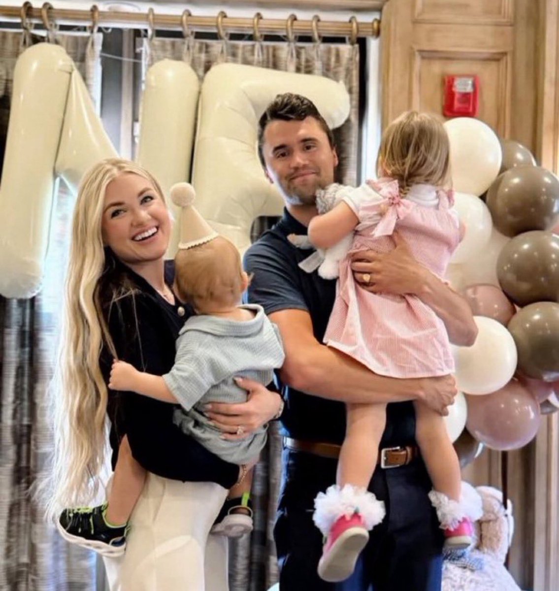 johnchuman's tweet image. Esto es lo que odia la izquierda, progre woke! Por eso lo mataron….apagaron la voz de Charlie, pero jamás apagará n sus principios basados en la persona de Jesucristo!!