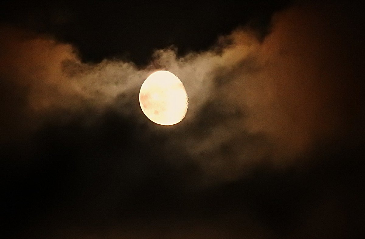 The Moon Tonight,
Waning Gibbous,
86.9% illumination,
Distance From Earth: 364,860km
Zodiac: Taurus
Date: 10-09-2025
Time: 22:21:30
<a href="/CarolineTheMoon/">Carol Tweeter</a> <a href="/Ruth_ITV/">Ruth_TV</a> <a href="/DerekTheWeather/">Derek Brockway - weatherman</a> <a href="/ITVCharlieP/">Charlie Powell</a> <a href="/SianWeather/">Siân Lloyd</a> <a href="/BBCWthrWatchers/">BBC Weather Watchers</a> <a href="/itvweather/">ITV Weather</a> #moon #nightsky <a href="/StormHour/">#StormHour</a>