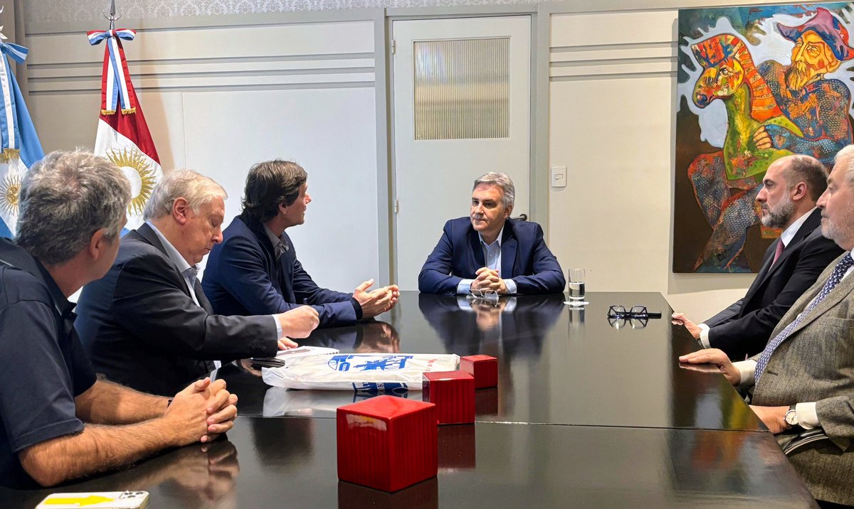 MartinLlaryora's tweet image. Mantuve una fructífera reunión de trabajo con referentes de la producción textil de nuestro país. Participaron del encuentro miembros de la Fundación @protejerfund, encabezados por su presidente, @luchogalfione. 

Se trata de una organización sin fines de lucro que impulsa y…