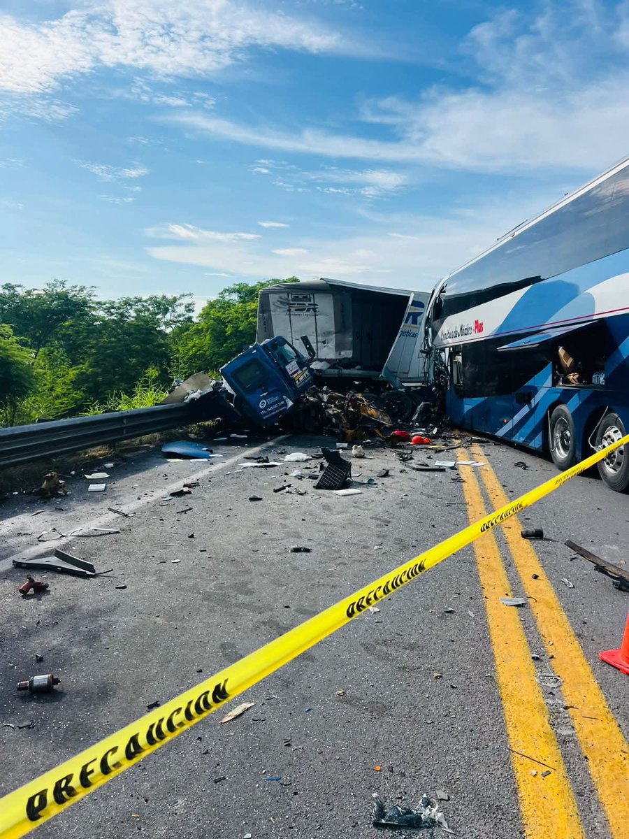 Elrromanov's tweet photo. Que funesta semana llena de catástrofes, tragedias y calamidades. Ahora tenemos las explosiones bajo el puente de La Concordia y cerca del Metro Santa Marta 

Ya póngase a regular y meter en cintura a todo el Transporte mercantil y de pasajeros que circula en las carreteras https://t.co/Cz92bt2bWD