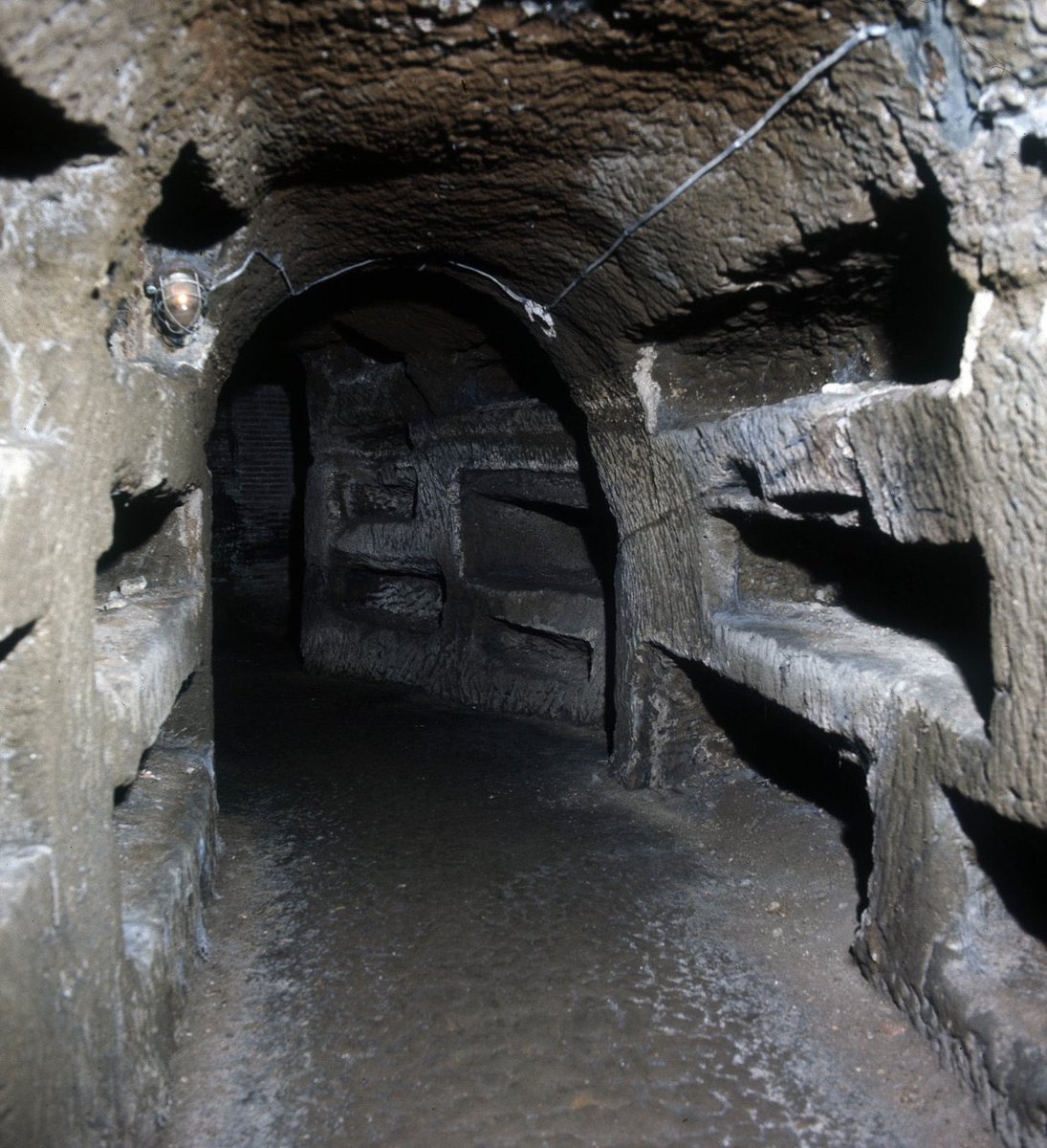 Tumba de los Escipiones en Roma.
Buenas noches con hermosos monumentos