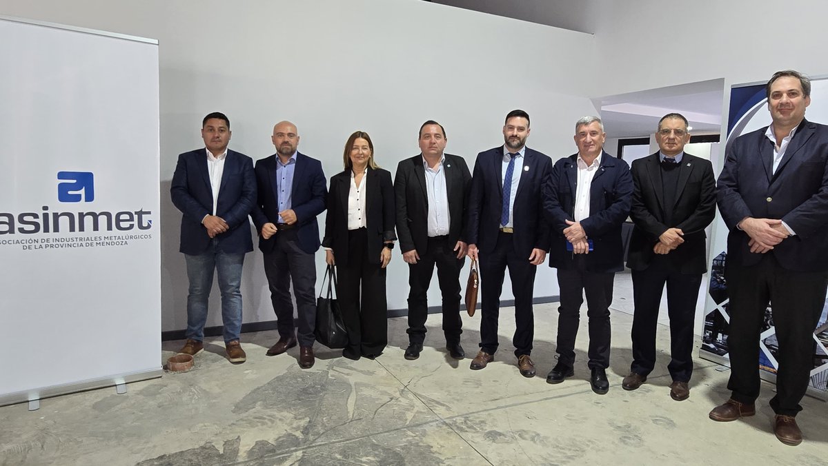 Hoy recibimos en <a href="/asinmet/">ASINMET Mendoza</a> a la Subsecretaria de Políticas Públicas <a href="/danielavramos/">Daniela Ramos</a> junto al nuevo Presidente del <a href="/INTIargentina/">INTI</a> . Mucho trabajo por hacer para apoyar a las pymes a mejorar su competitividad, innovar y desarrollarse.