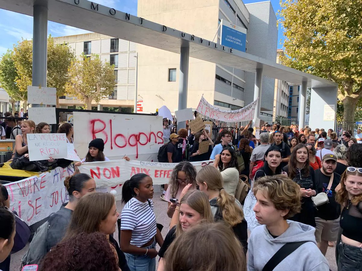 À Toulon, ces lycéens ont tout bloqué (ou presque). Surtout "l'orthografe". Photo <a href="/Var_Matin/">Var-matin</a> #10septembre2025
