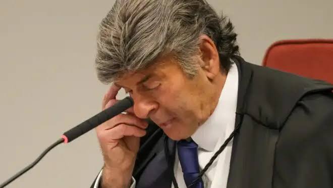 Bora subir essas tags com força máxima...

FUX CAPACHO DO BOLSONARISMO
FUX APOIA GOLPISTA