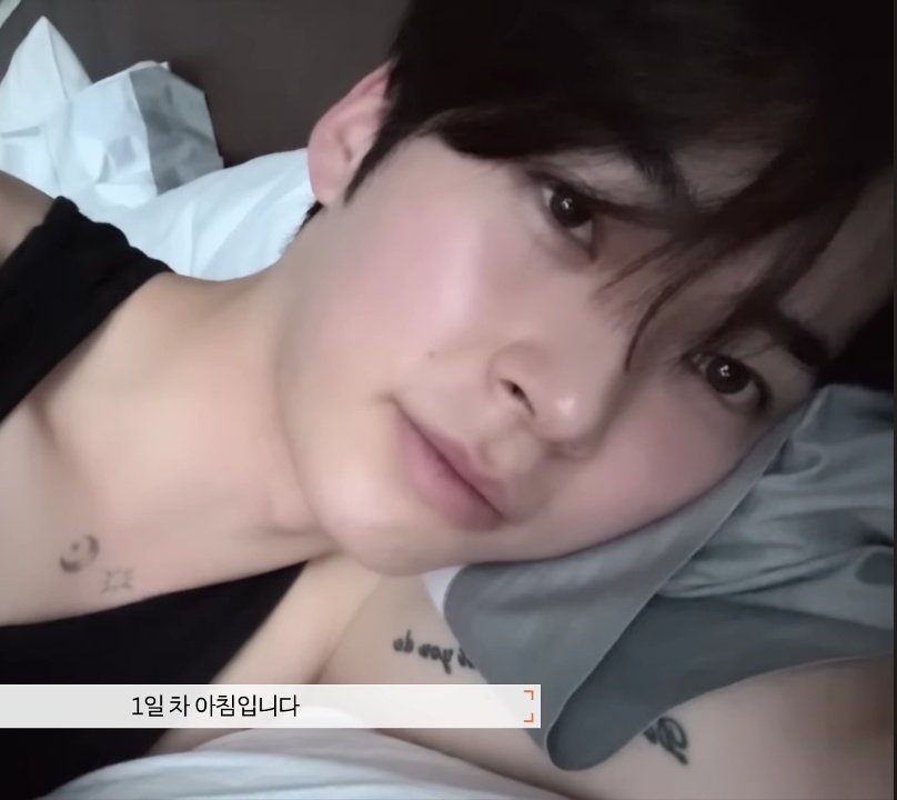 mashubeanz's tweet photo. hanbin waking              me waking up
up in the                          in the morning
morning https://t.co/9a7kKNVAUY