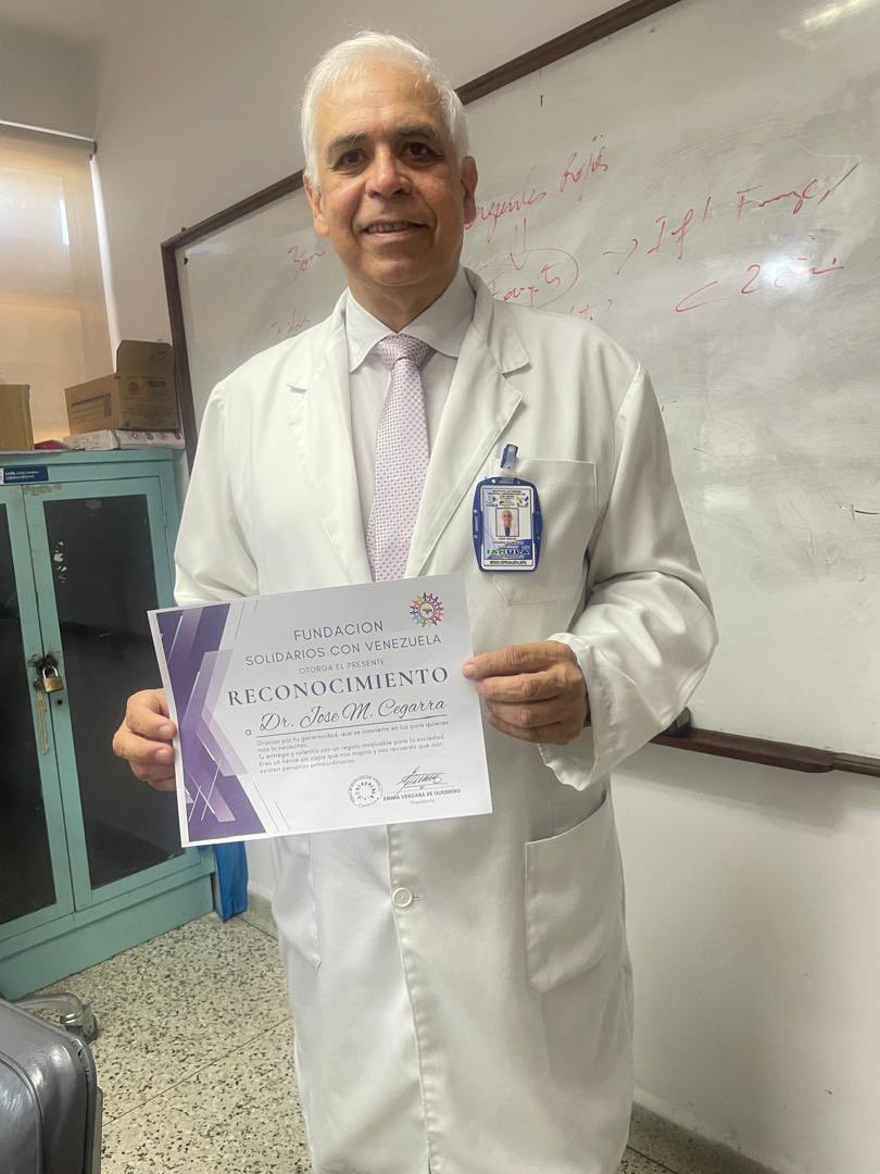 Donativo de leche y huevos para los desayunos de los niños recluidos en el piso 7 del IAHULA, reciben el Dr. José Miguel Cegarra, la Dra. Marina y su equipo de trabajo. Son medicos Excepcionales.

Dios les bendiga siempre 🙏🏻

#SiTodosAyudamosSeránMenosLosQueSufren