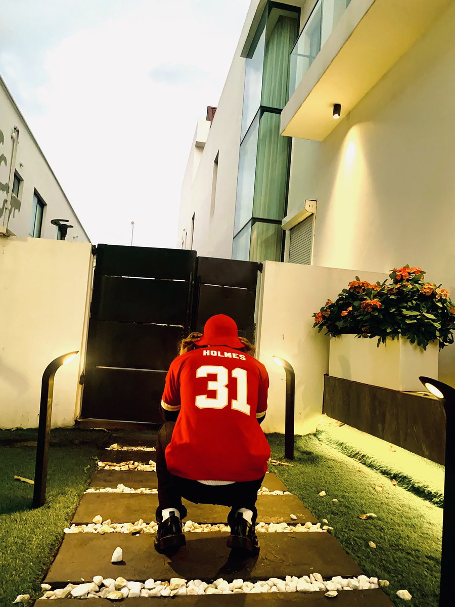 TOᒪᗩᑎI (@sleekentice) on Twitter photo 