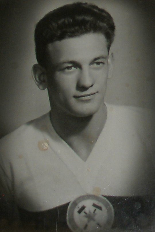 eduardboada's tweet image. “Tinc un bon record de quan el camp del Gimnàstic era a l’avinguda de Catalunya. Suposo que per la proximitat al camp vam llogar el pis de dalt de tot de #CasaBoada al futbolista hongarès Péter Ilku (1936-2005).”#HistòriesdeCasaBoada  @diaridtarragona
diaridetarragona.com/tarragona/1448…