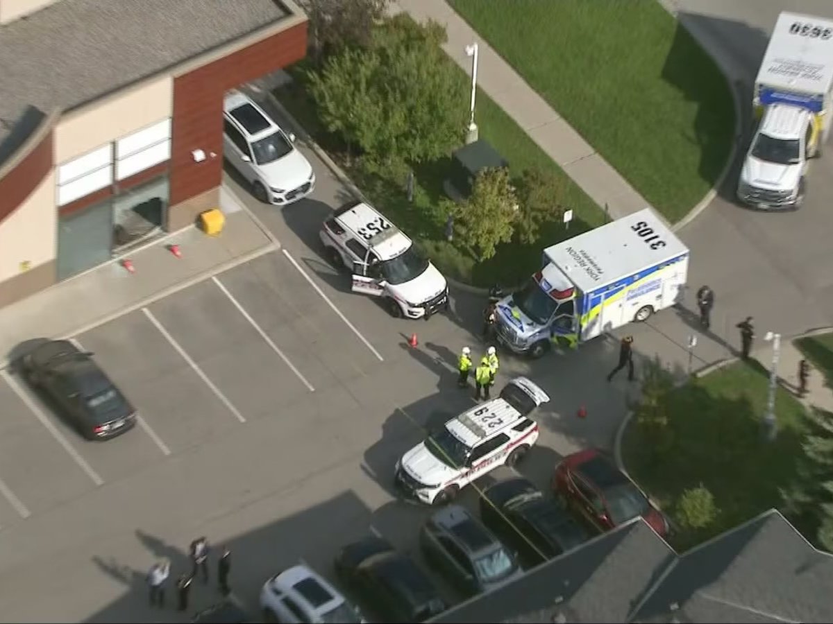 6ixbuzztv's tweet image. #BREAKING: 1-and-a-half-year-old toddler has been k*lled and several other toddlers injured after a vehicle crashed into a daycare in Richmond Hill 

70-year-old male driver has been arrested