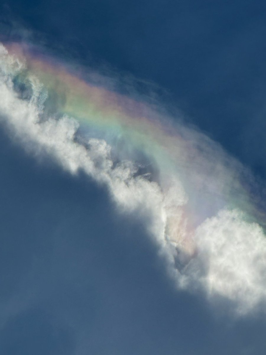 El borde de la nube convertido en arcoíris 🌤🌈