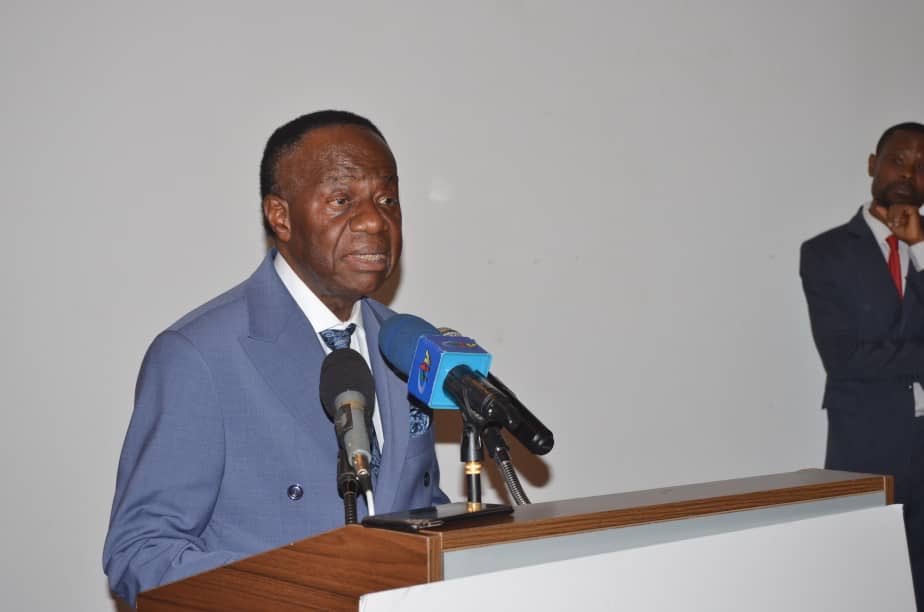 J’ai assisté, #UMa, ce mercredi 10 septembre 2025 à Yaoundé, à la cérémonie de dédicace de l’ouvrage « Paul BIYA ou la cohérence d’un Grand Homme d’État » du Prof. Narcisse Kombi Mouelle et présidée par le MINETAT/MINESUP, Prof. Jacques Fame Ndongo, Représentant du CHEF DE L’ÉTAT