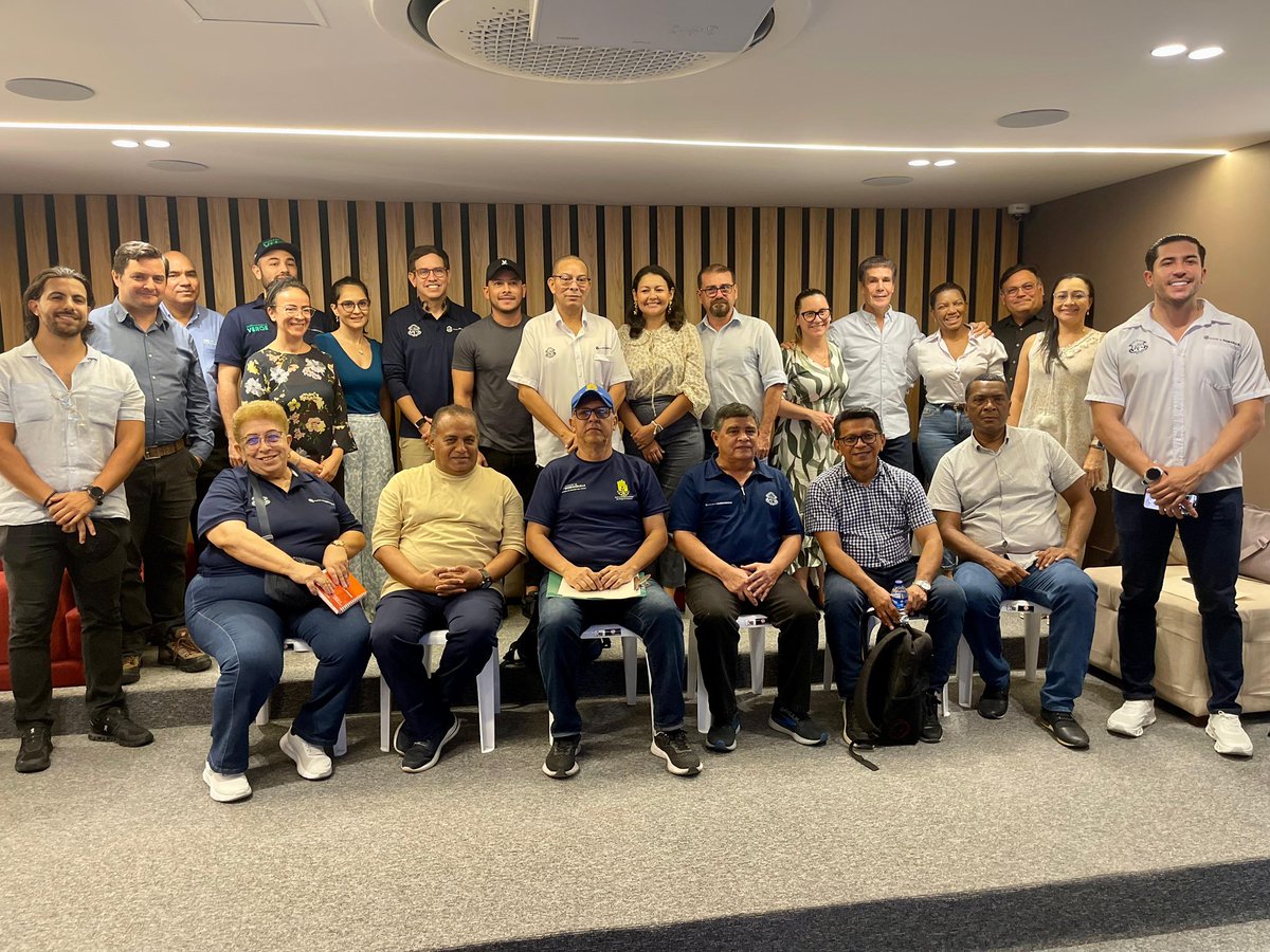 SecCulturaBaq's tweet photo. En la sesión participaron la Secretaría de Planeación, @SecGobiernoBaq, @ControlUrbanoBq y Obras Públicas, junto a consejeros. Se destacó la agenda del Mes de Patrimonio y se anunció el concurso de diseño de la plaza Santacruz y la azotea de la Fábrica de Cultura. 🙌🏻✨ https://t.co/m1AMbd7dU9